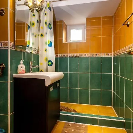 Apartment Yellow - *